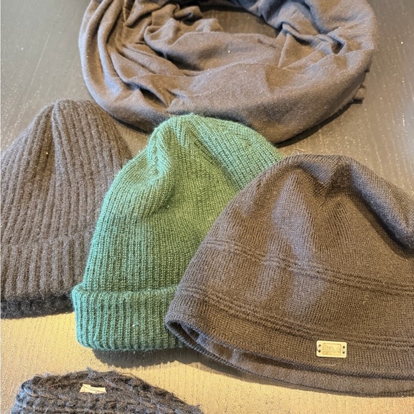 Peanuts Black and Green Kids Hat Set - Picture 4 of 6